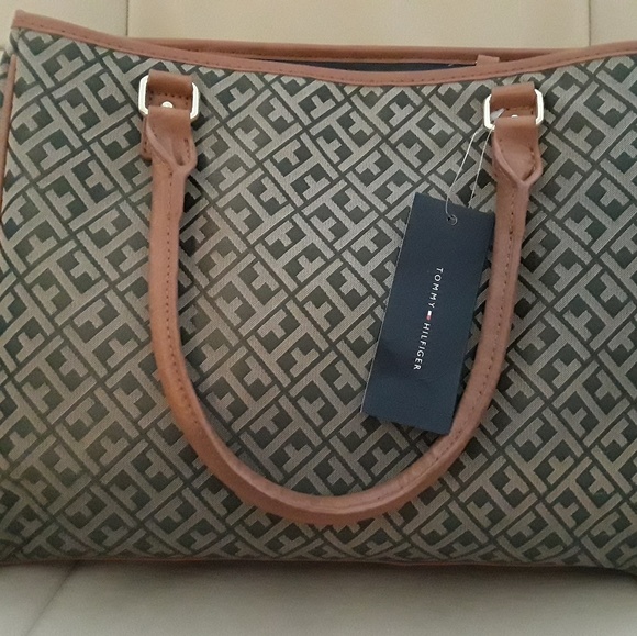 Tommy Hilfiger Handbag (New with a tag) - Picture 4 of 5